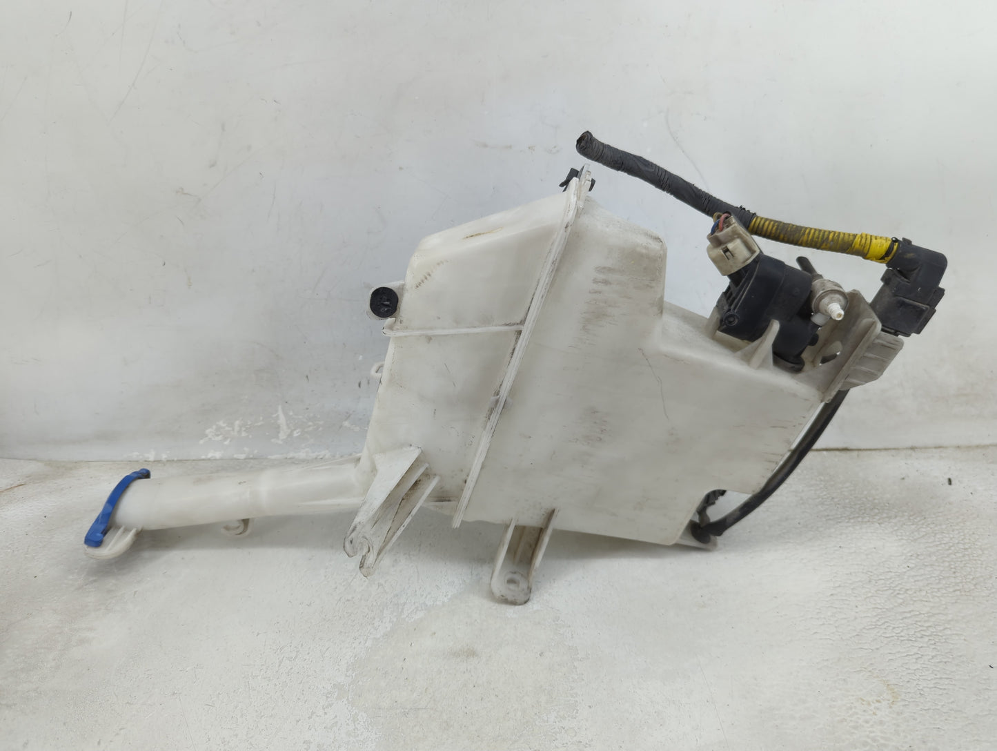 2012-2013 Hyundai Veloster Windshield Washer Fluid Reservoir Bottle Oem 1459499 - Oemusedautoparts1.com
