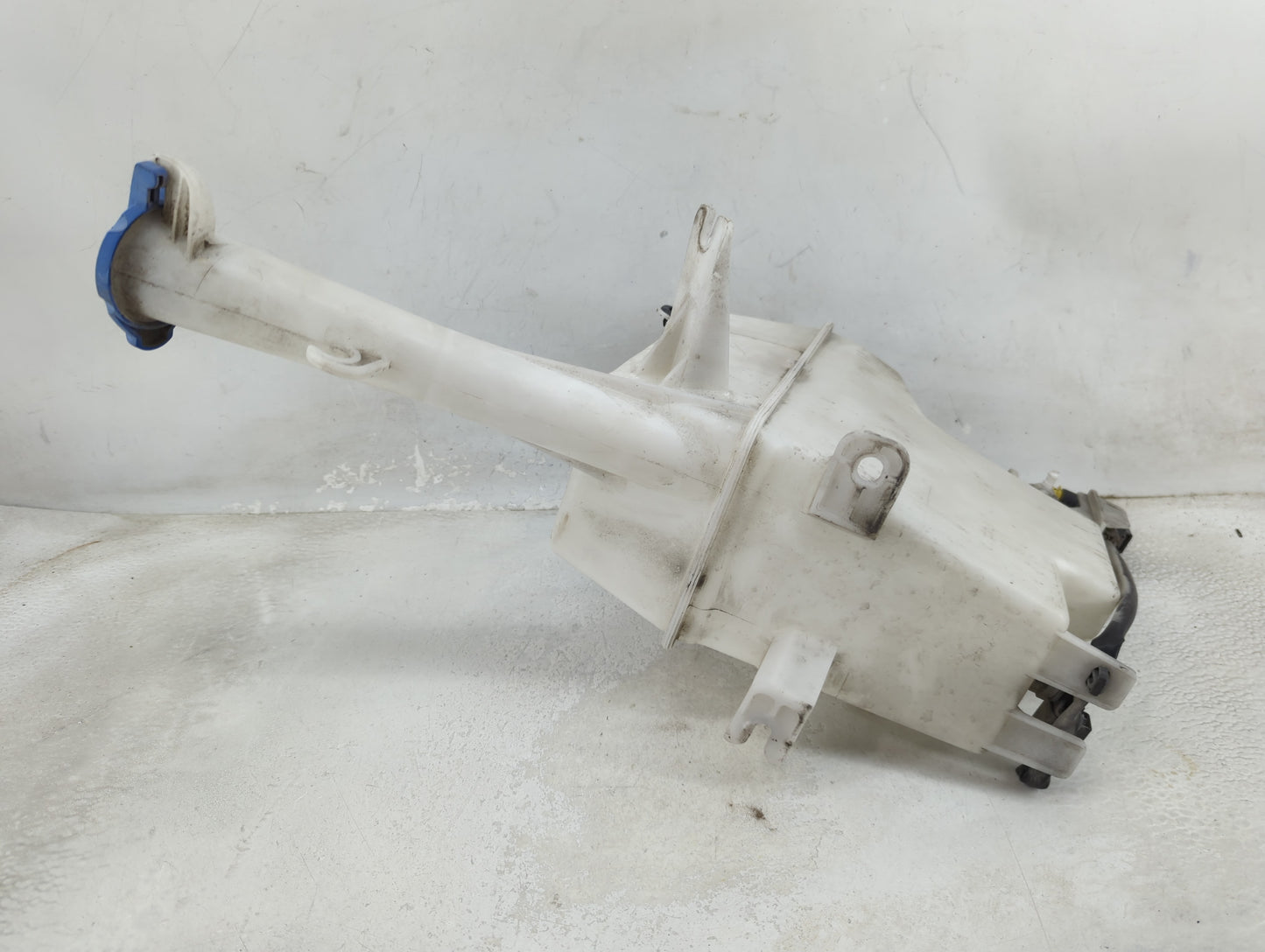 2012-2013 Hyundai Veloster Windshield Washer Fluid Reservoir Bottle Oem 1459499 - Oemusedautoparts1.com