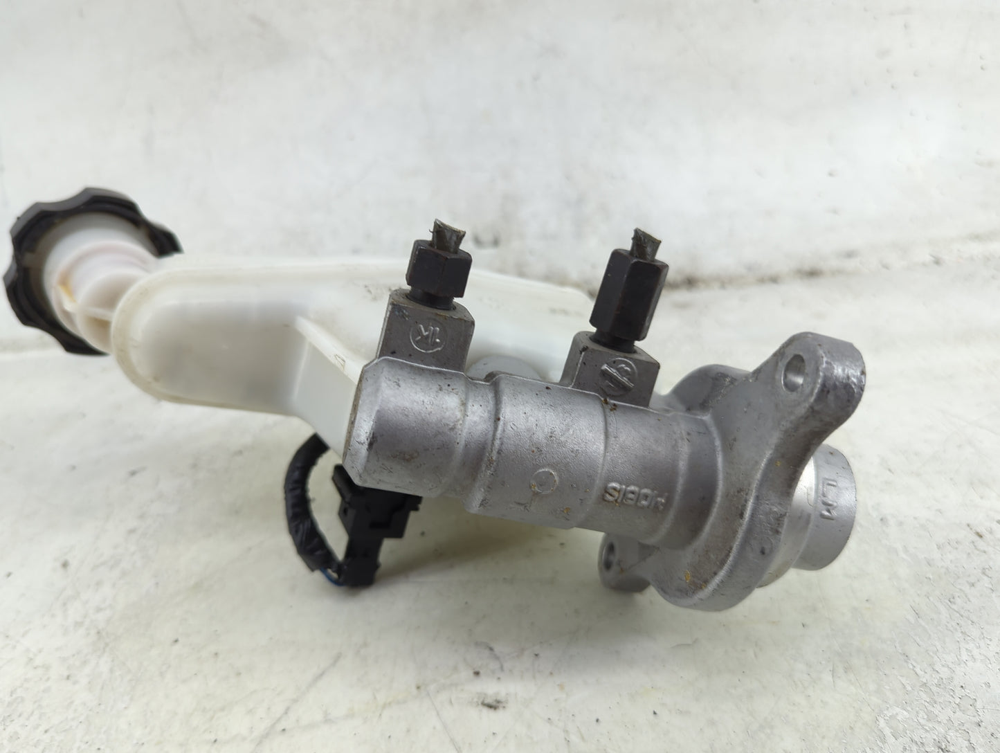 2012-2017 Hyundai Veloster Brake Master Cylinder 1492189 - Oemusedautoparts1.com