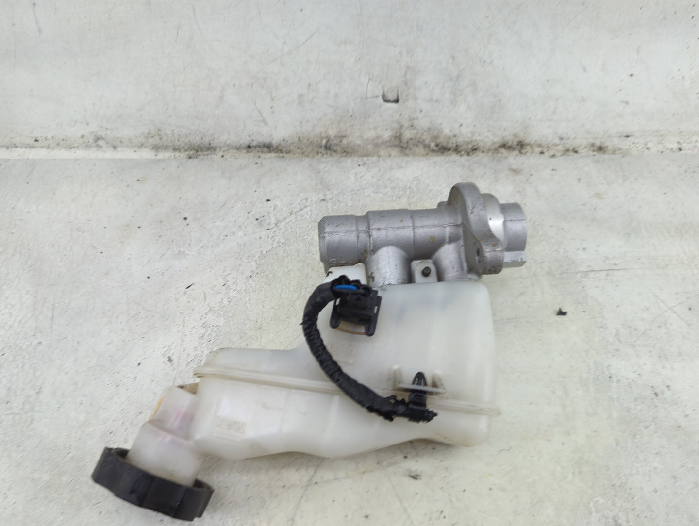 2012-2017 Hyundai Veloster Brake Master Cylinder 1492189 - Oemusedautoparts1.com