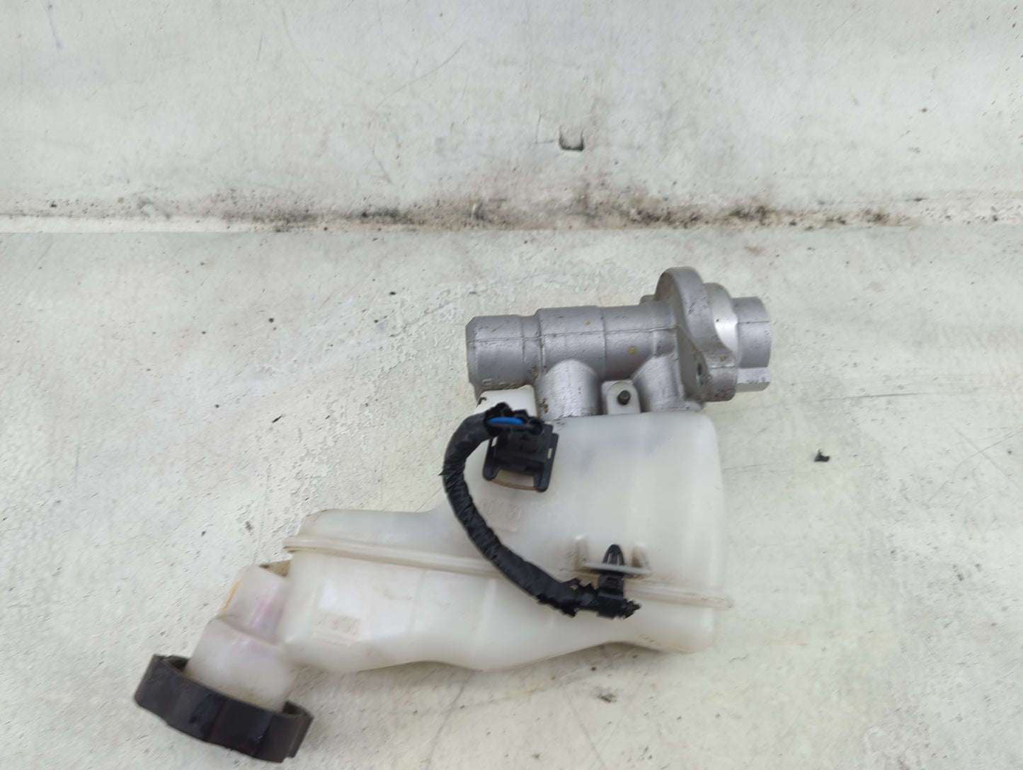 2012-2017 Hyundai Veloster Brake Master Cylinder 1492189 - Oemusedautoparts1.com