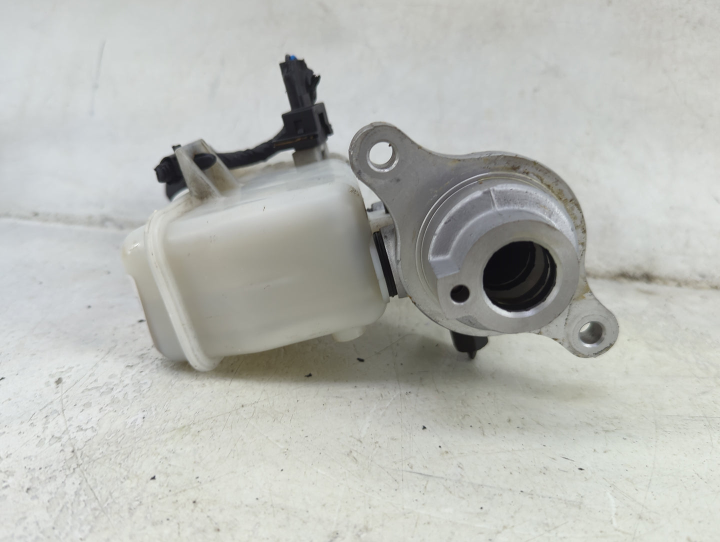 2012-2017 Hyundai Veloster Brake Master Cylinder 1492189 - Oemusedautoparts1.com