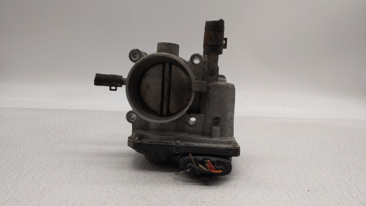 2012-2017 Hyundai Veloster Throttle Body P/N:35100-2B300 Fits Fits 2012 2013 2014 2015 2016 2017 2018 2019 OEM Used Auto Par