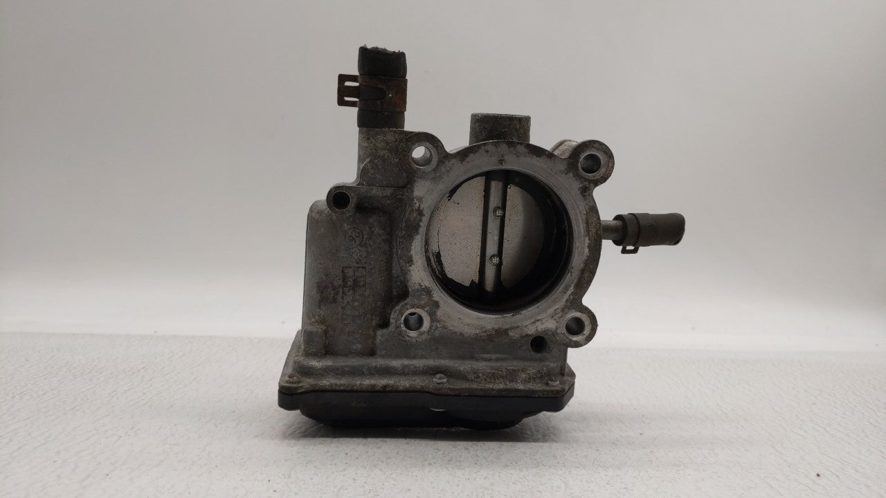 2012-2017 Hyundai Veloster Throttle Body P/N:35100-2B300 Fits Fits 2012 2013 2014 2015 2016 2017 2018 2019 OEM Used Auto Par