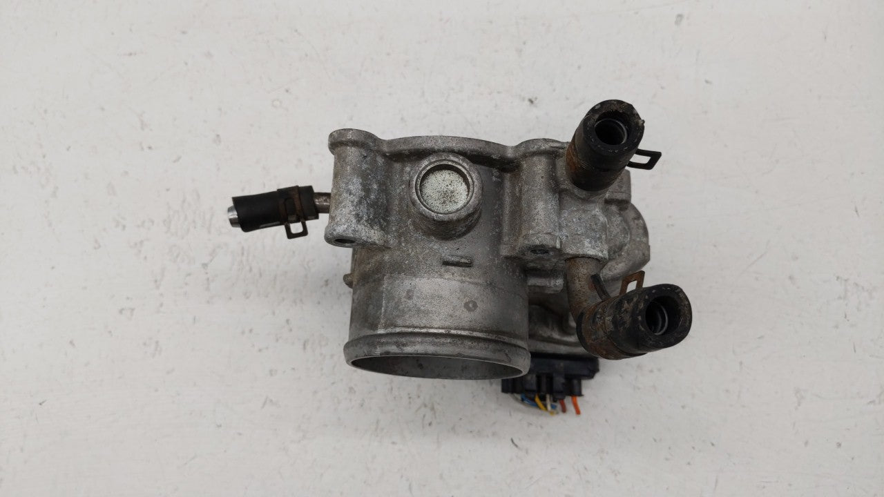 2012-2017 Hyundai Veloster Throttle Body P/N:35100-2B300 Fits Fits 2012 2013 2014 2015 2016 2017 2018 2019 OEM Used Auto Par