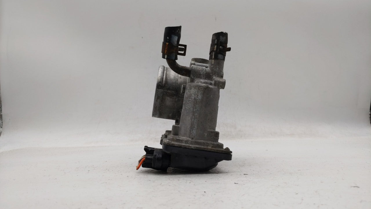 2012-2017 Hyundai Veloster Throttle Body P/N:35100-2B300 Fits Fits 2012 2013 2014 2015 2016 2017 2018 2019 OEM Used Auto Par