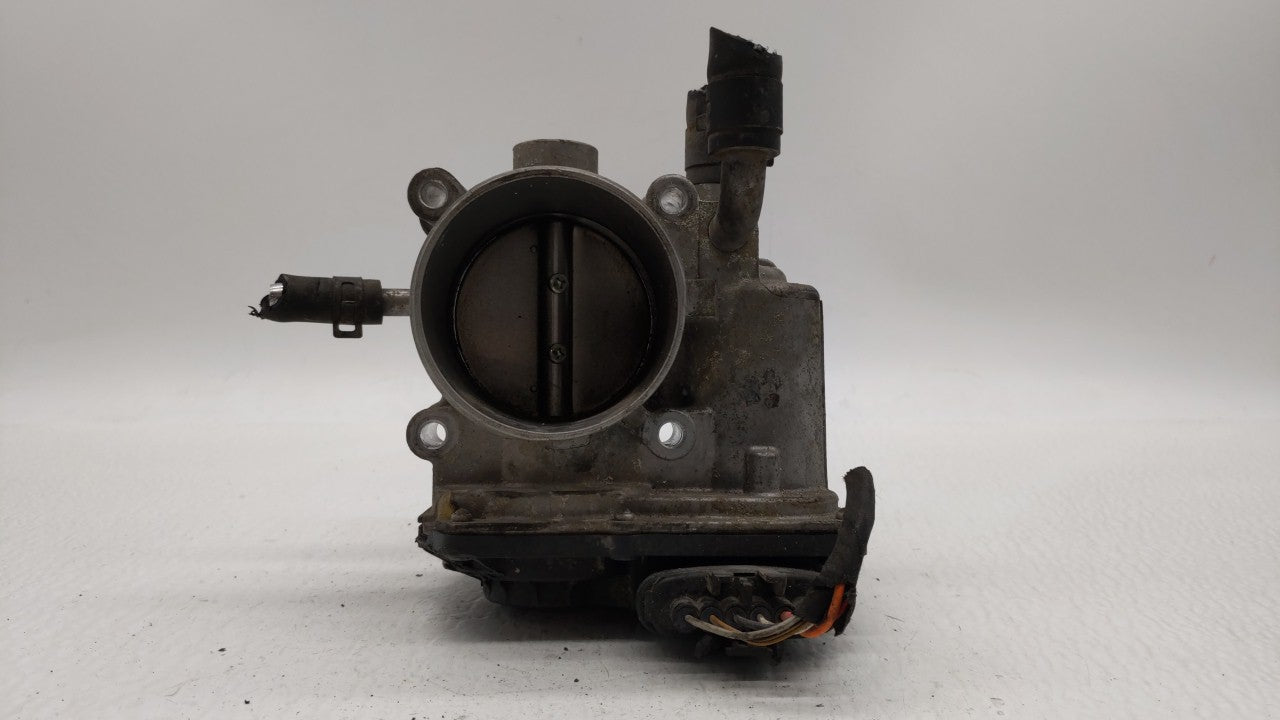 2012-2017 Hyundai Veloster Throttle Body P/N:35100-2B300 Fits Fits 2012 2013 2014 2015 2016 2017 2018 2019 OEM Used Auto Par