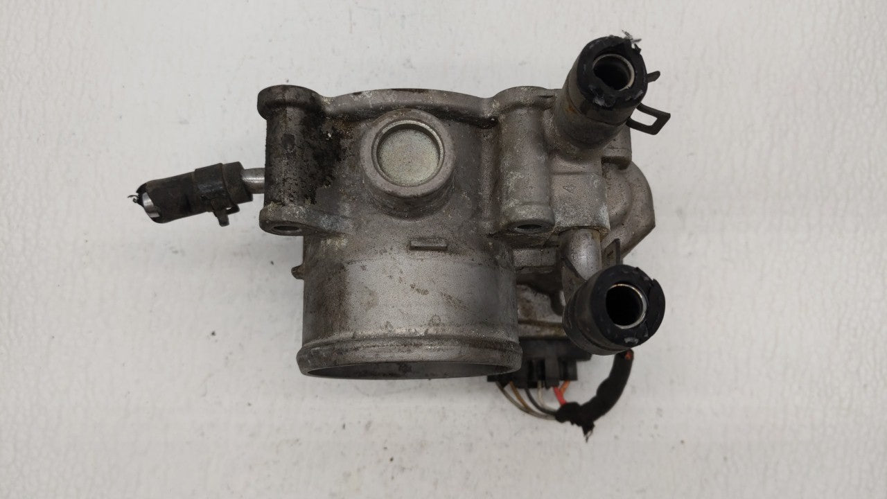 2012-2017 Hyundai Veloster Throttle Body P/N:35100-2B300 Fits Fits 2012 2013 2014 2015 2016 2017 2018 2019 OEM Used Auto Par