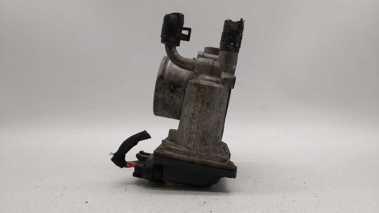 2012-2017 Hyundai Veloster Throttle Body P/N:35100-2B300 Fits Fits 2012 2013 2014 2015 2016 2017 2018 2019 OEM Used Auto Par