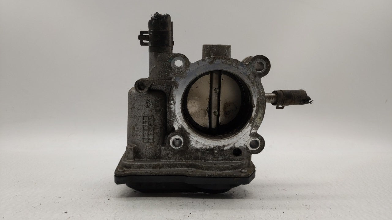 2012-2017 Hyundai Veloster Throttle Body P/N:35100-2B300 Fits Fits 2012 2013 2014 2015 2016 2017 2018 2019 OEM Used Auto Par