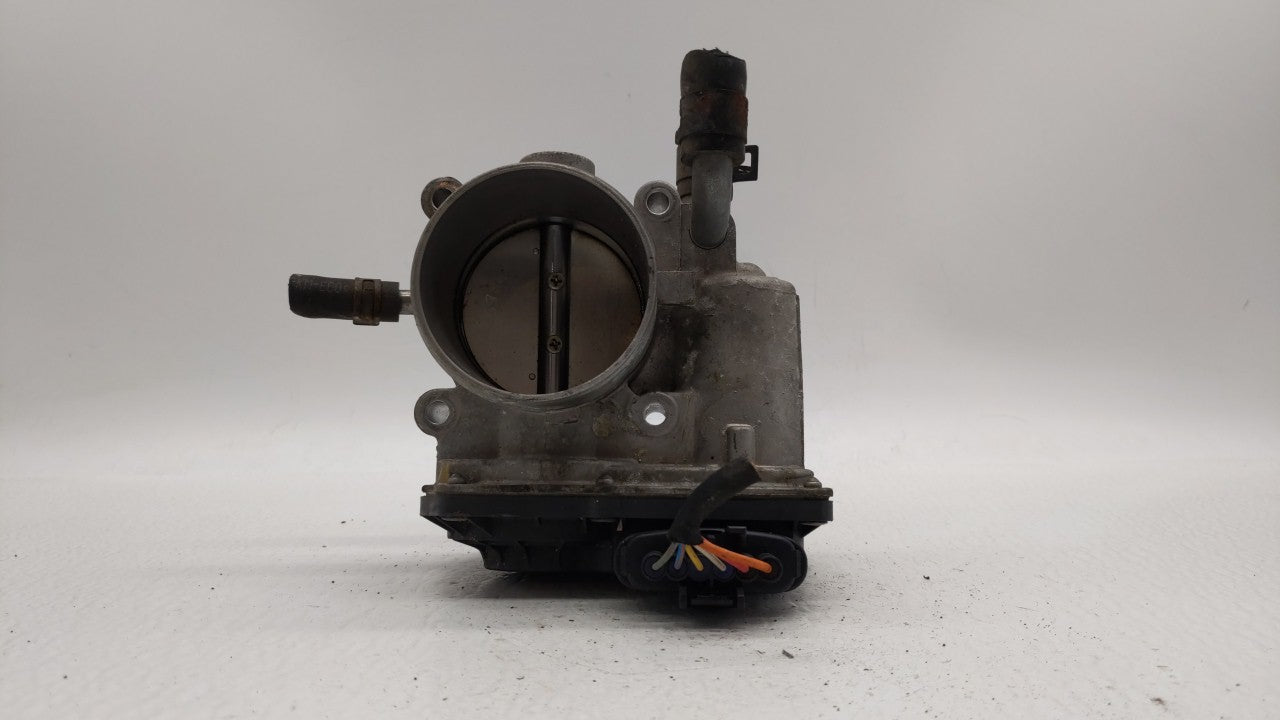 2012-2017 Hyundai Veloster Throttle Body P/N:35100-2B300 Fits Fits 2012 2013 2014 2015 2016 2017 2018 2019 OEM Used Auto Par