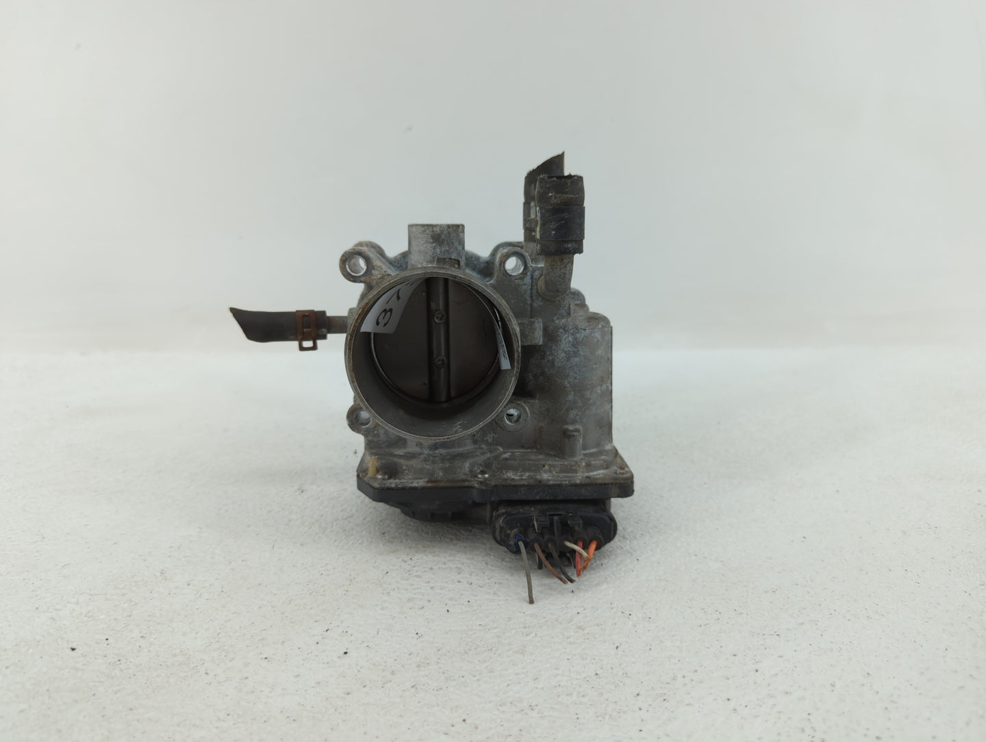 2012-2017 Hyundai Veloster Throttle Body P/N:35100-2B300 Fits Fits 2012 2013 2014 2015 2016 2017 2018 2019 OEM Used Auto Par