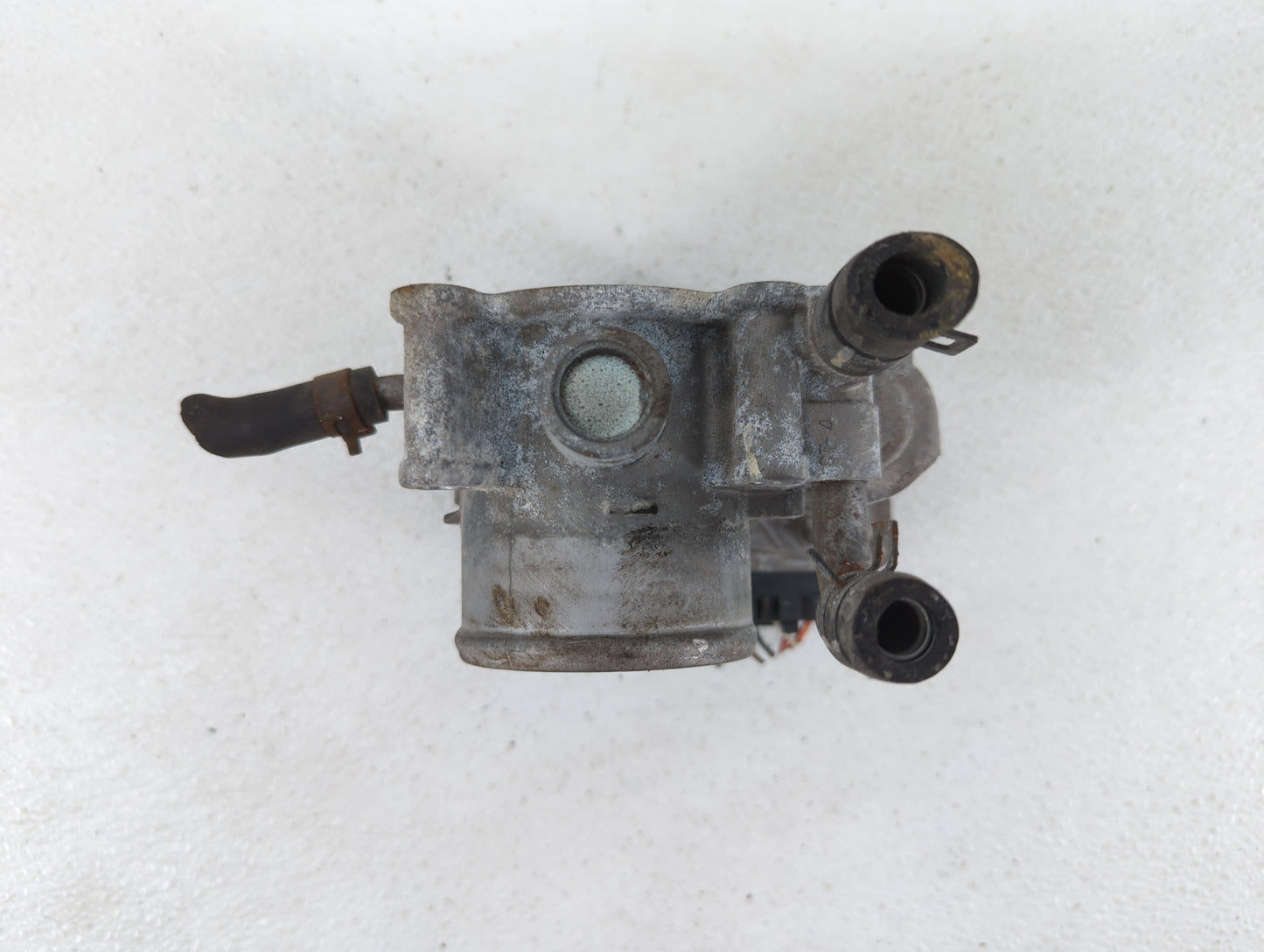 2012-2017 Hyundai Veloster Throttle Body P/N:35100-2B300 Fits Fits 2012 2013 2014 2015 2016 2017 2018 2019 OEM Used Auto Par