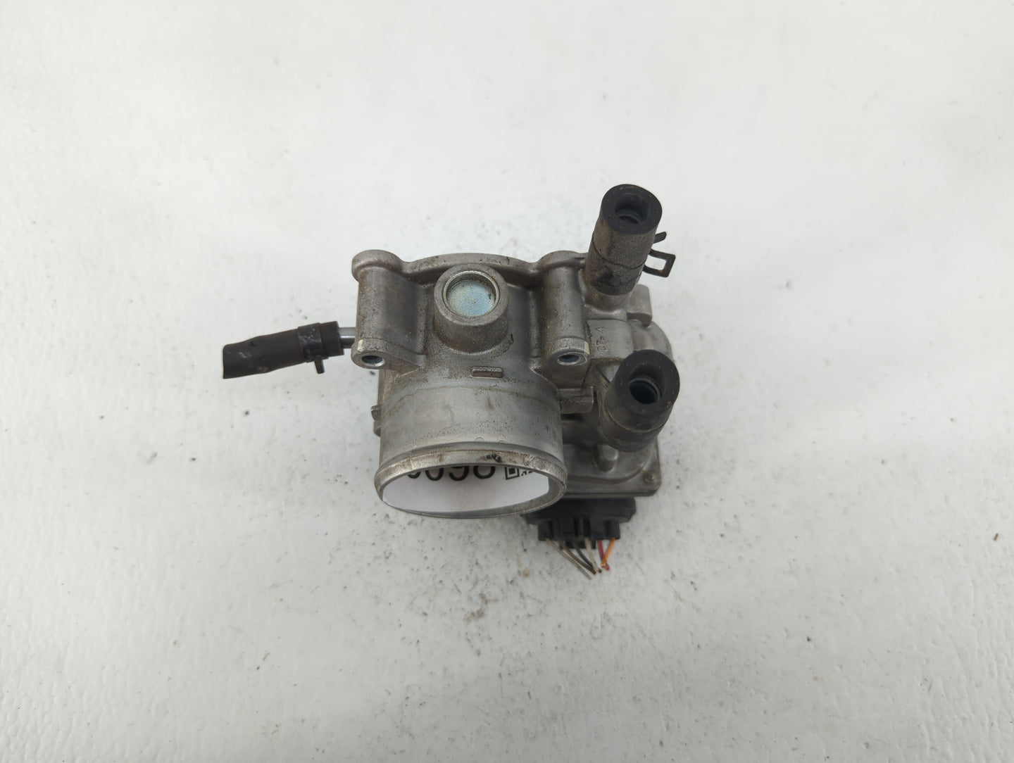 2012 Hyundai Veloster Throttle Body P/N:35100-2B300 Fits OEM Used Auto Parts - Oemusedautoparts1.com