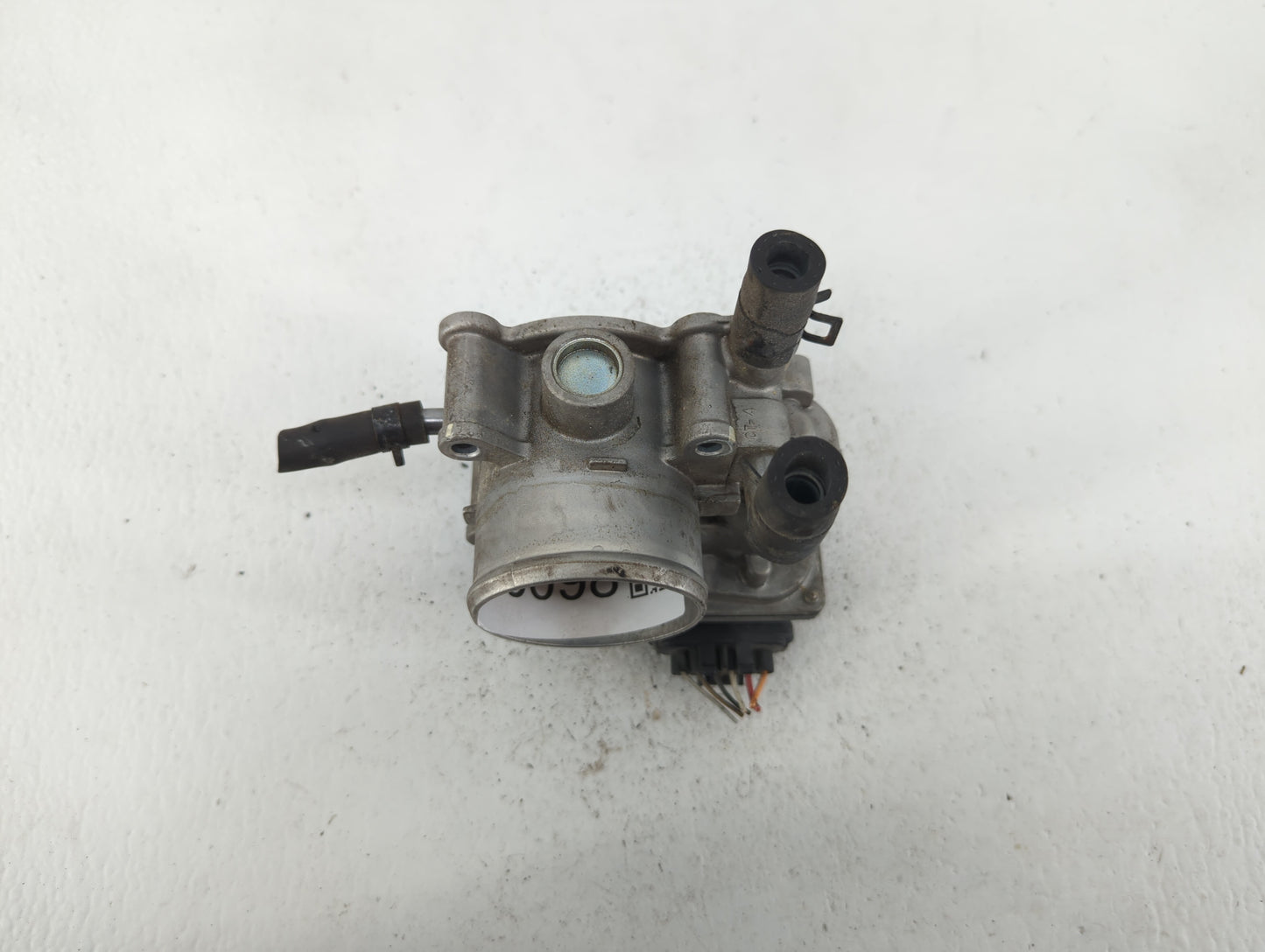 2012 Hyundai Veloster Throttle Body P/N:35100-2B300 Fits OEM Used Auto Parts - Oemusedautoparts1.com