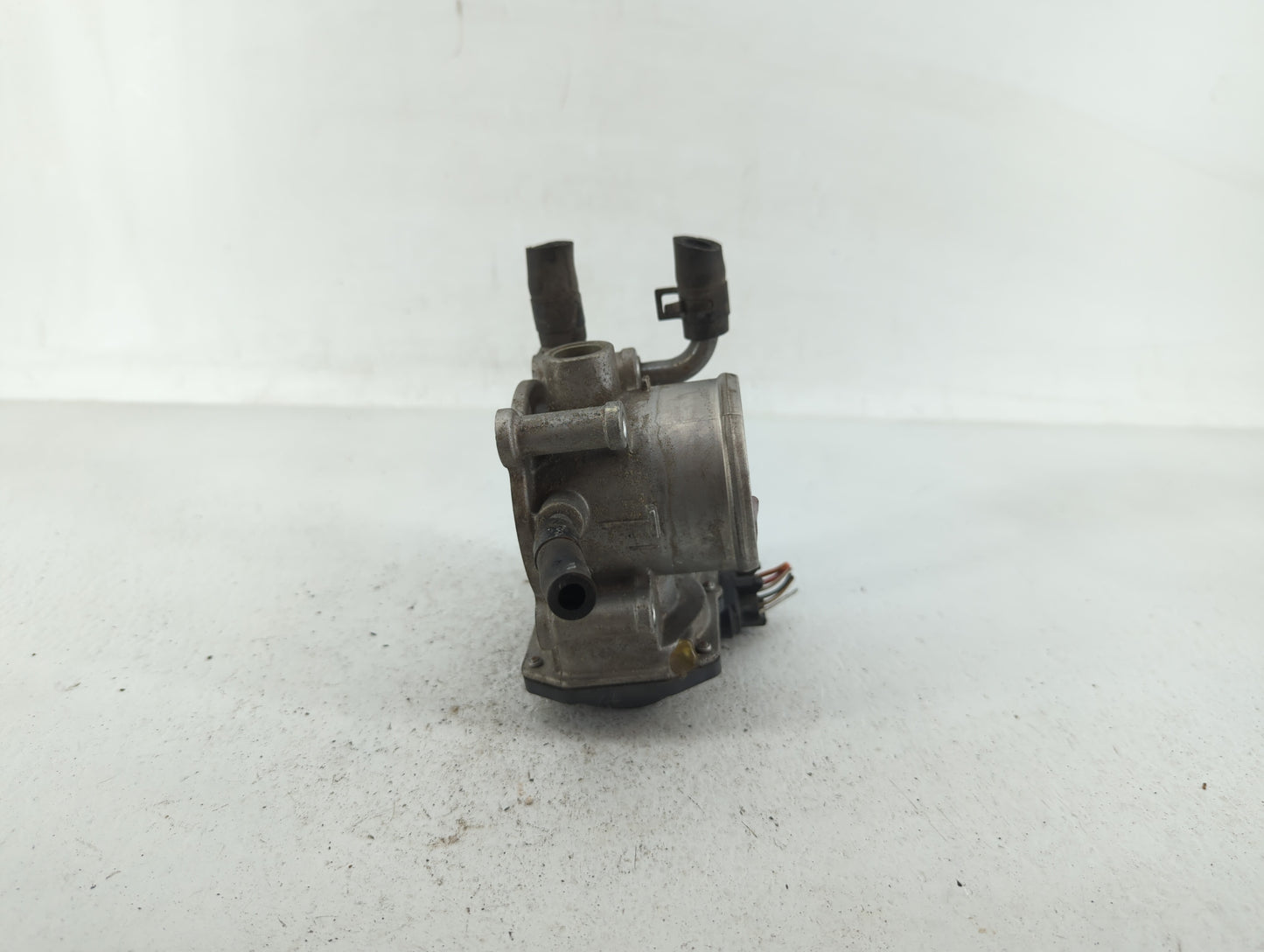2012 Hyundai Veloster Throttle Body P/N:35100-2B300 Fits OEM Used Auto Parts - Oemusedautoparts1.com