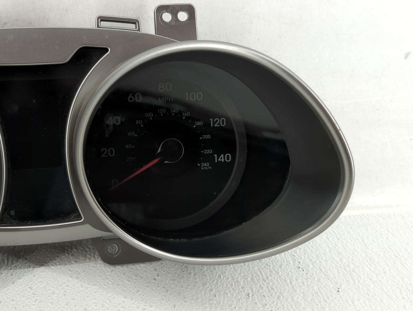 2012-2013 Hyundai Veloster Instrument Cluster Speedometer Gauges P/N:94001-2V330 Fits Fits 2012 2013 OEM Used Auto Parts - O