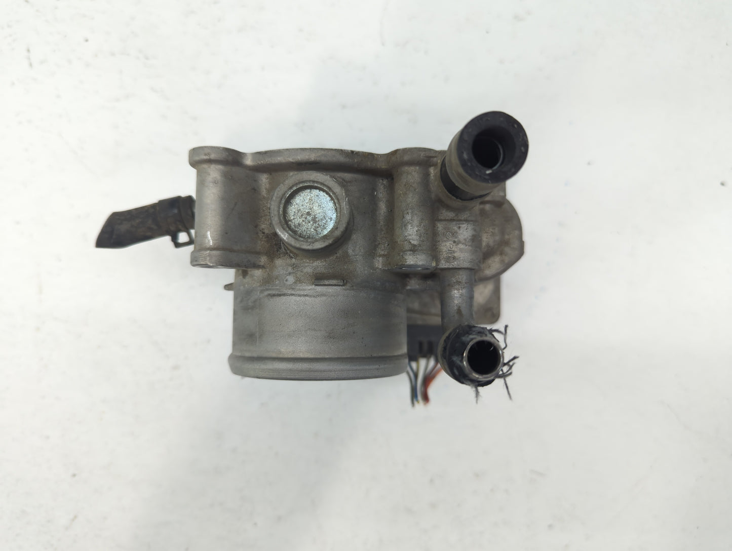 2012-2017 Hyundai Veloster Throttle Body P/N:35100-2B300 Fits Fits 2012 2013 2014 2015 2016 2017 2018 2019 OEM Used Auto Par