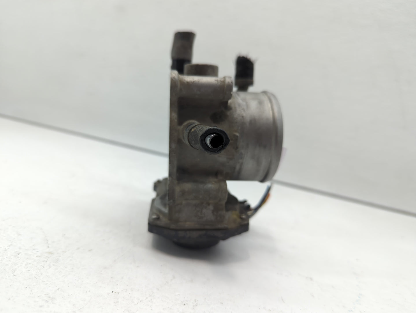 2012-2017 Hyundai Veloster Throttle Body P/N:35100-2B300 Fits Fits 2012 2013 2014 2015 2016 2017 2018 2019 OEM Used Auto Par