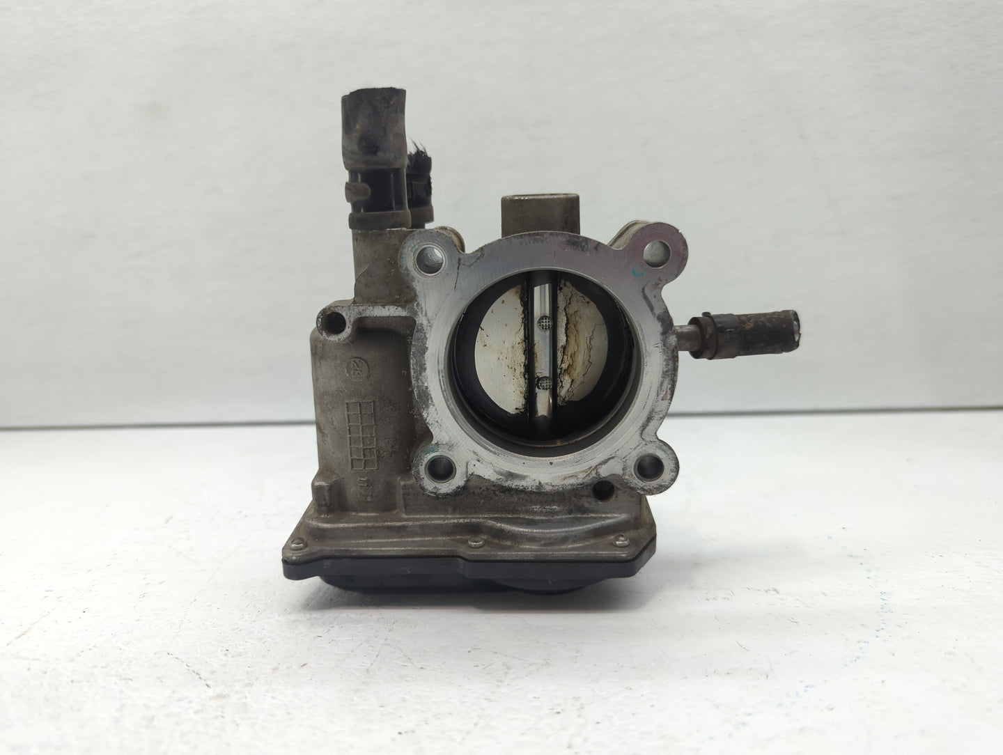 2012-2017 Hyundai Veloster Throttle Body P/N:35100-2B300 Fits Fits 2012 2013 2014 2015 2016 2017 2018 2019 OEM Used Auto Par