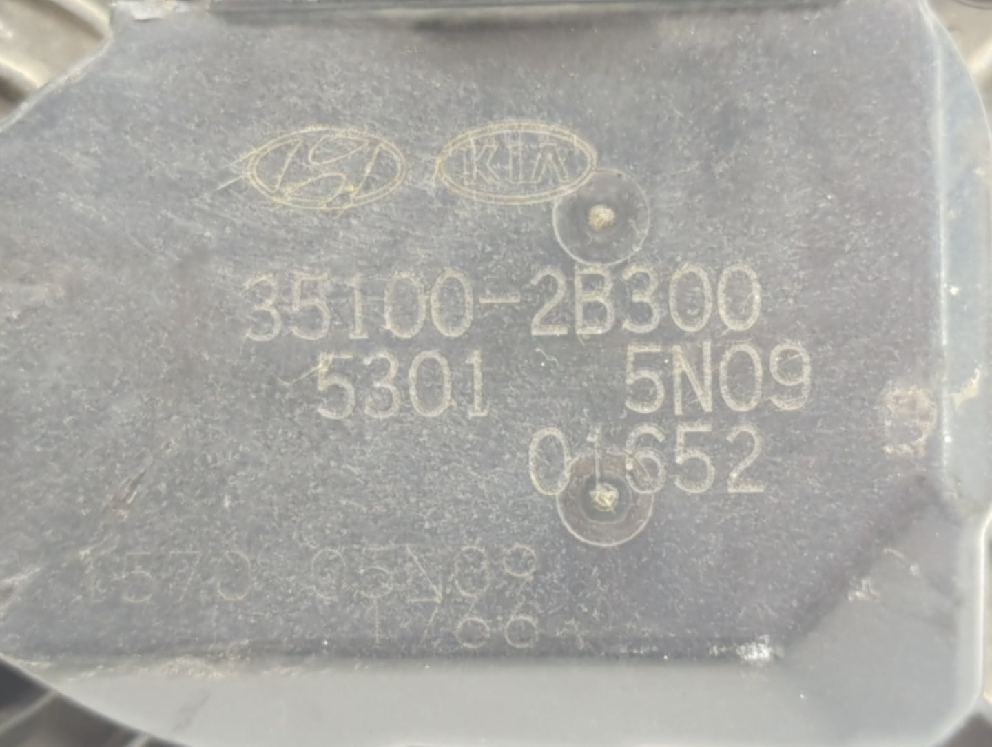 2012-2017 Hyundai Veloster Throttle Body P/N:35100-2B300 Fits Fits 2012 2013 2014 2015 2016 2017 2018 2019 OEM Used Auto Par