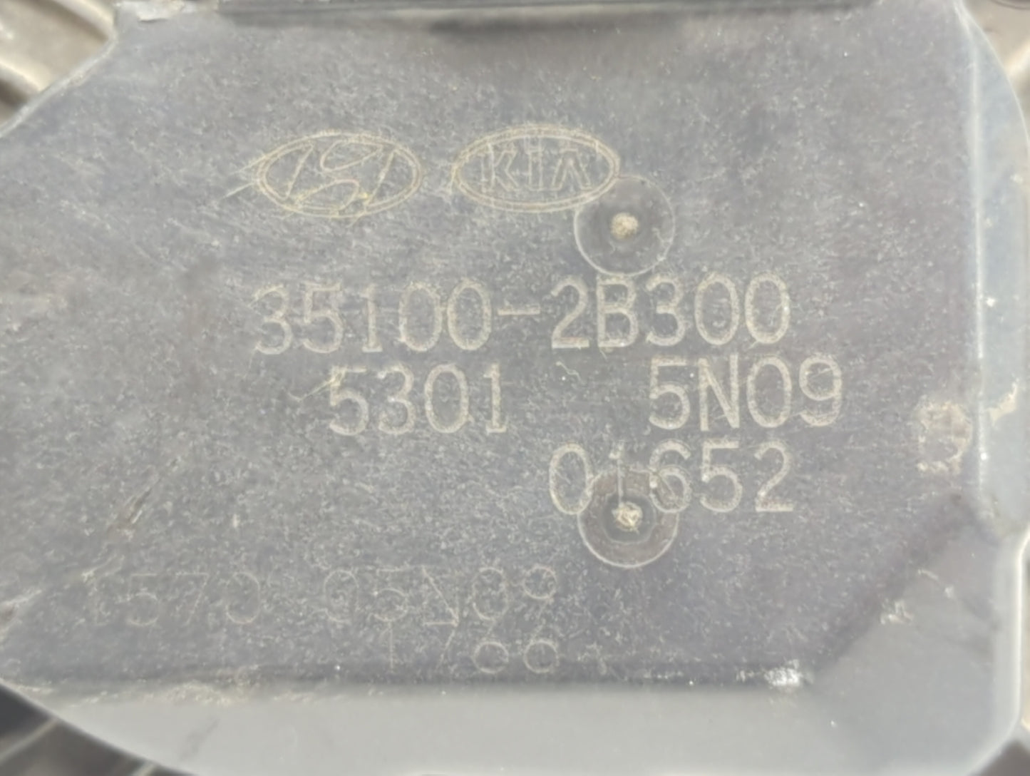 2012-2017 Hyundai Veloster Throttle Body P/N:35100-2B300 Fits Fits 2012 2013 2014 2015 2016 2017 2018 2019 OEM Used Auto Par