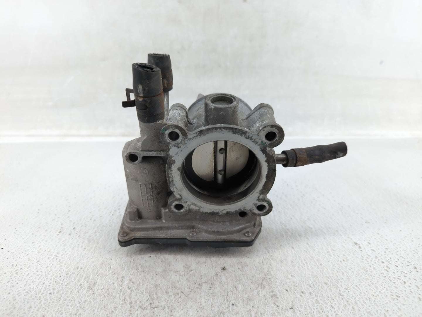 2012-2017 Hyundai Veloster Throttle Body P/N:35100-2B300 Fits Fits 2012 2013 2014 2015 2016 2017 2018 2019 OEM Used Auto Par
