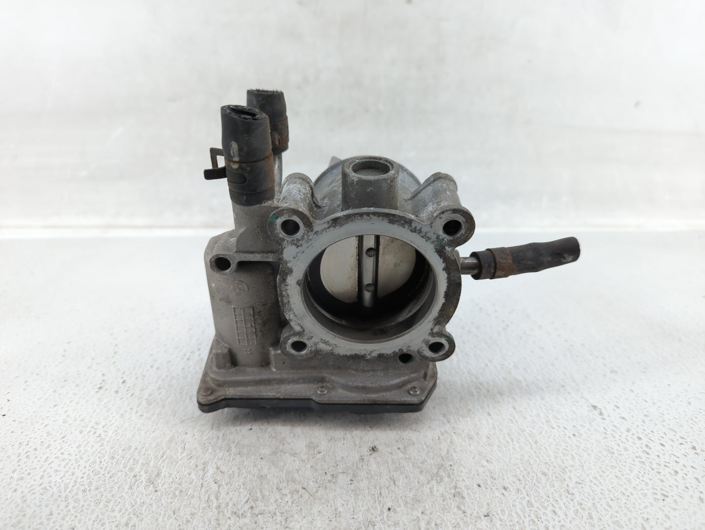 2012-2017 Hyundai Veloster Throttle Body P/N:35100-2B300 Fits Fits 2012 2013 2014 2015 2016 2017 2018 2019 OEM Used Auto Par