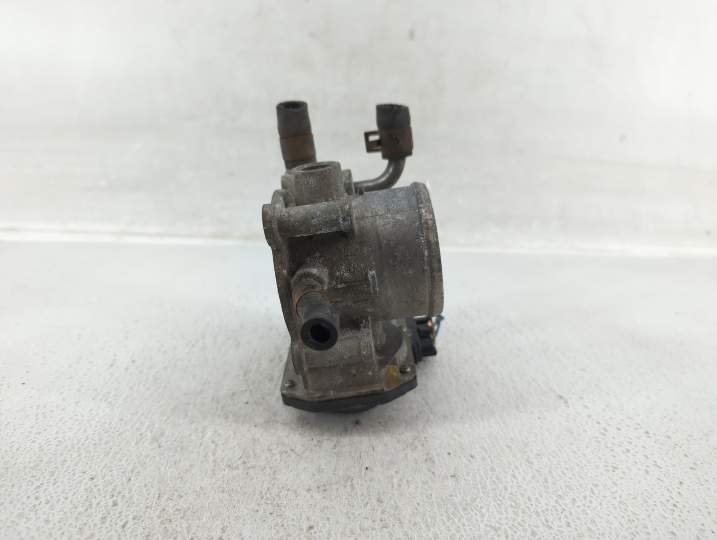 2012-2017 Hyundai Veloster Throttle Body P/N:35100-2B300 Fits Fits 2012 2013 2014 2015 2016 2017 2018 2019 OEM Used Auto Par