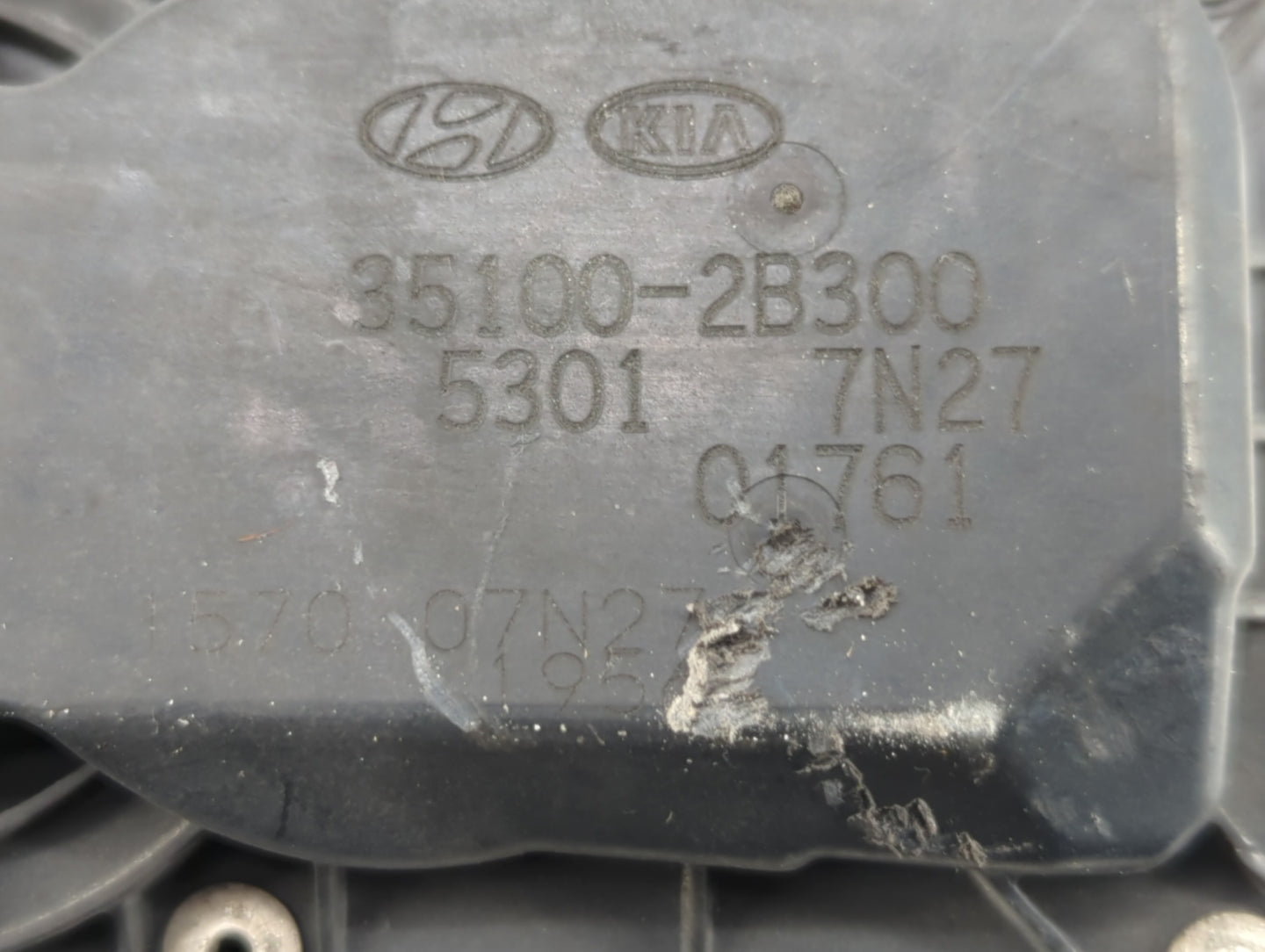 2012-2017 Hyundai Veloster Throttle Body P/N:35100-2B300 Fits Fits 2012 2013 2014 2015 2016 2017 2018 2019 OEM Used Auto Par