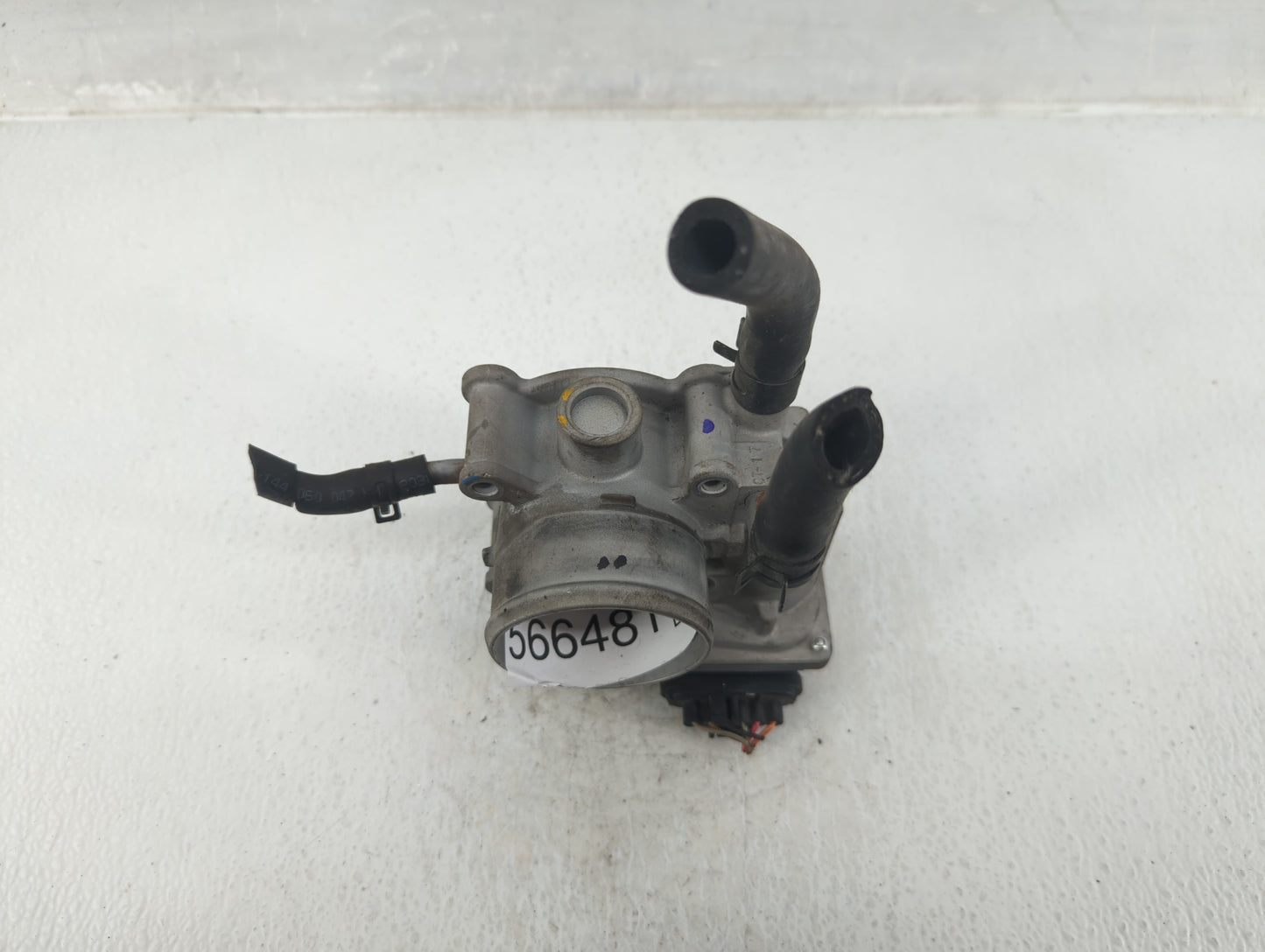 2012-2017 Hyundai Veloster Throttle Body P/N:35100-2B300 Fits Fits 2012 2013 2014 2015 2016 2017 2018 2019 OEM Used Auto Par