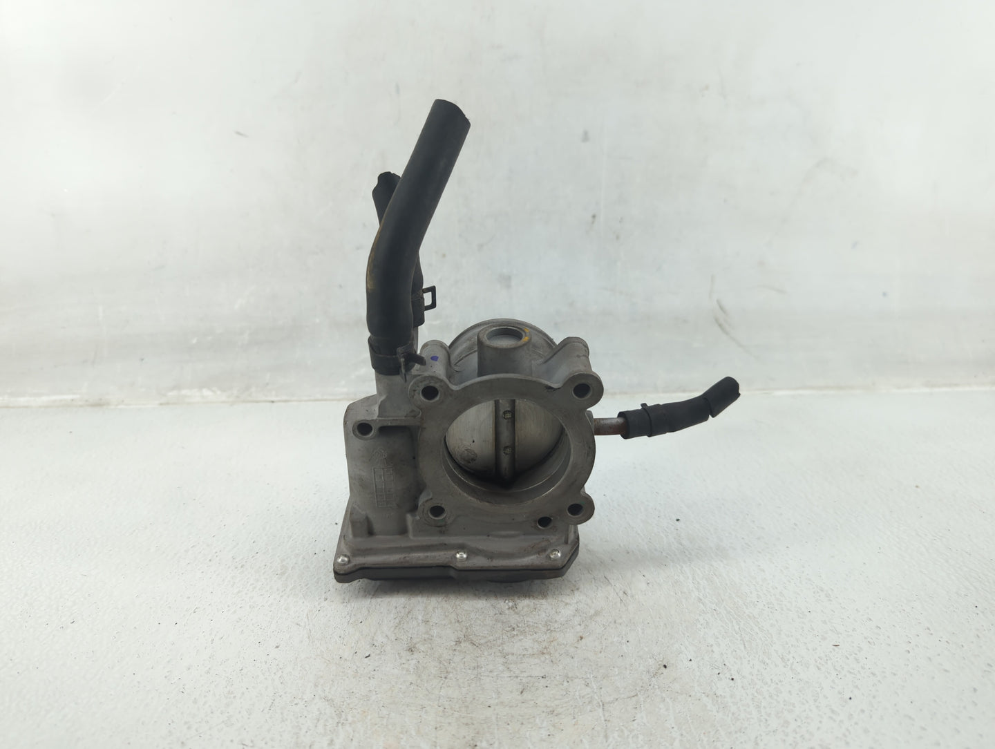 2012-2017 Hyundai Veloster Throttle Body P/N:35100-2B300 Fits Fits 2012 2013 2014 2015 2016 2017 2018 2019 OEM Used Auto Par
