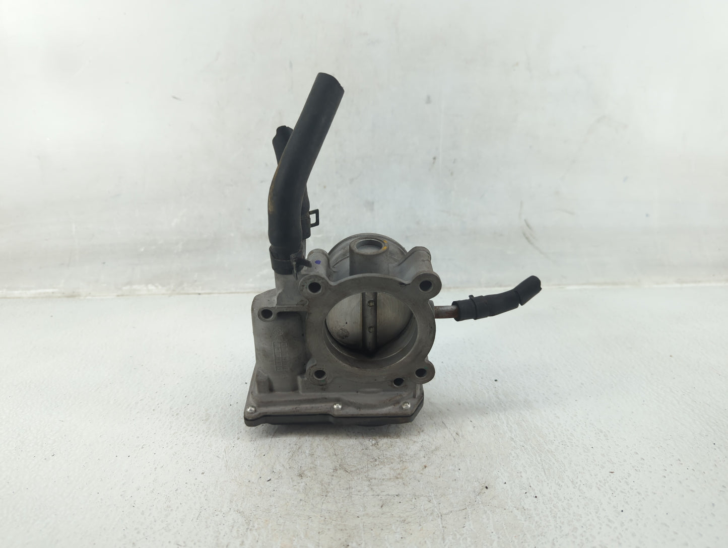 2012-2017 Hyundai Veloster Throttle Body P/N:35100-2B300 Fits Fits 2012 2013 2014 2015 2016 2017 2018 2019 OEM Used Auto Par