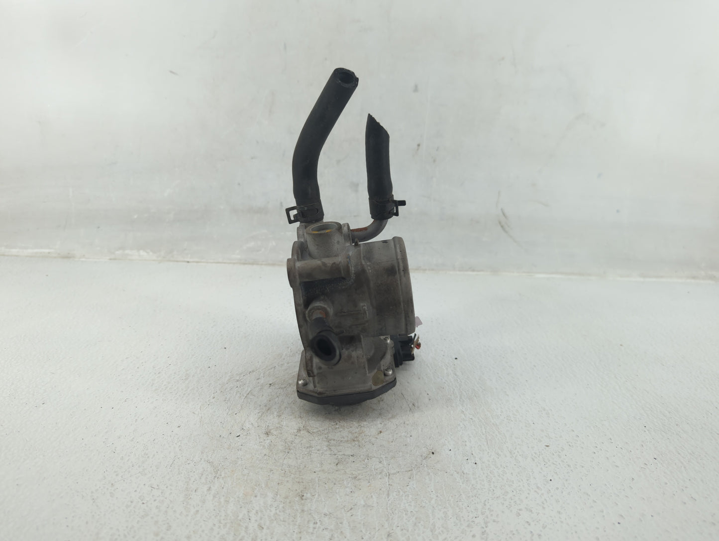 2012-2017 Hyundai Veloster Throttle Body P/N:35100-2B300 Fits Fits 2012 2013 2014 2015 2016 2017 2018 2019 OEM Used Auto Par