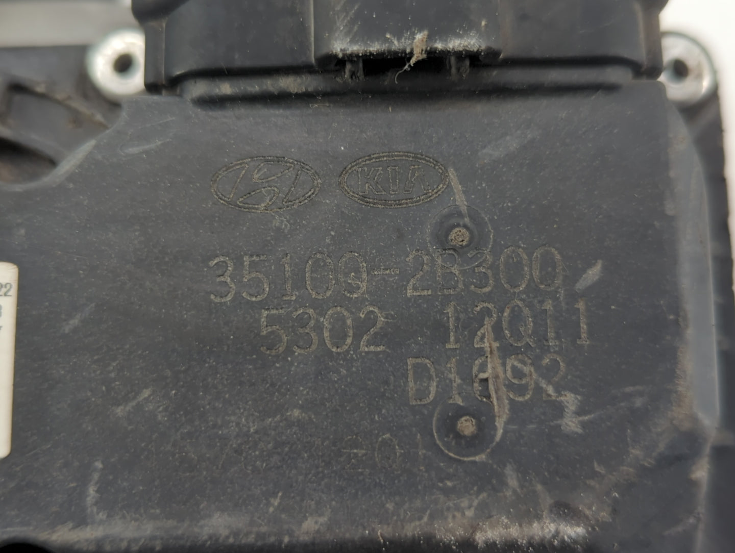 2012-2017 Hyundai Veloster Throttle Body P/N:35100-2B300 Fits Fits 2012 2013 2014 2015 2016 2017 2018 2019 OEM Used Auto Par