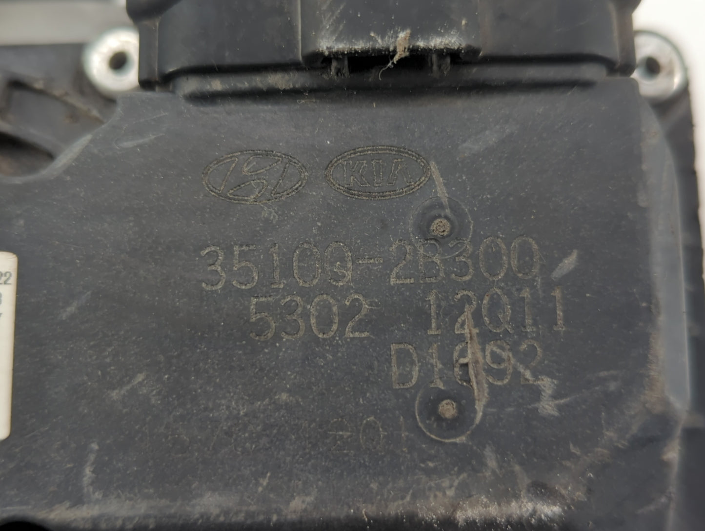2012-2017 Hyundai Veloster Throttle Body P/N:35100-2B300 Fits Fits 2012 2013 2014 2015 2016 2017 2018 2019 OEM Used Auto Par