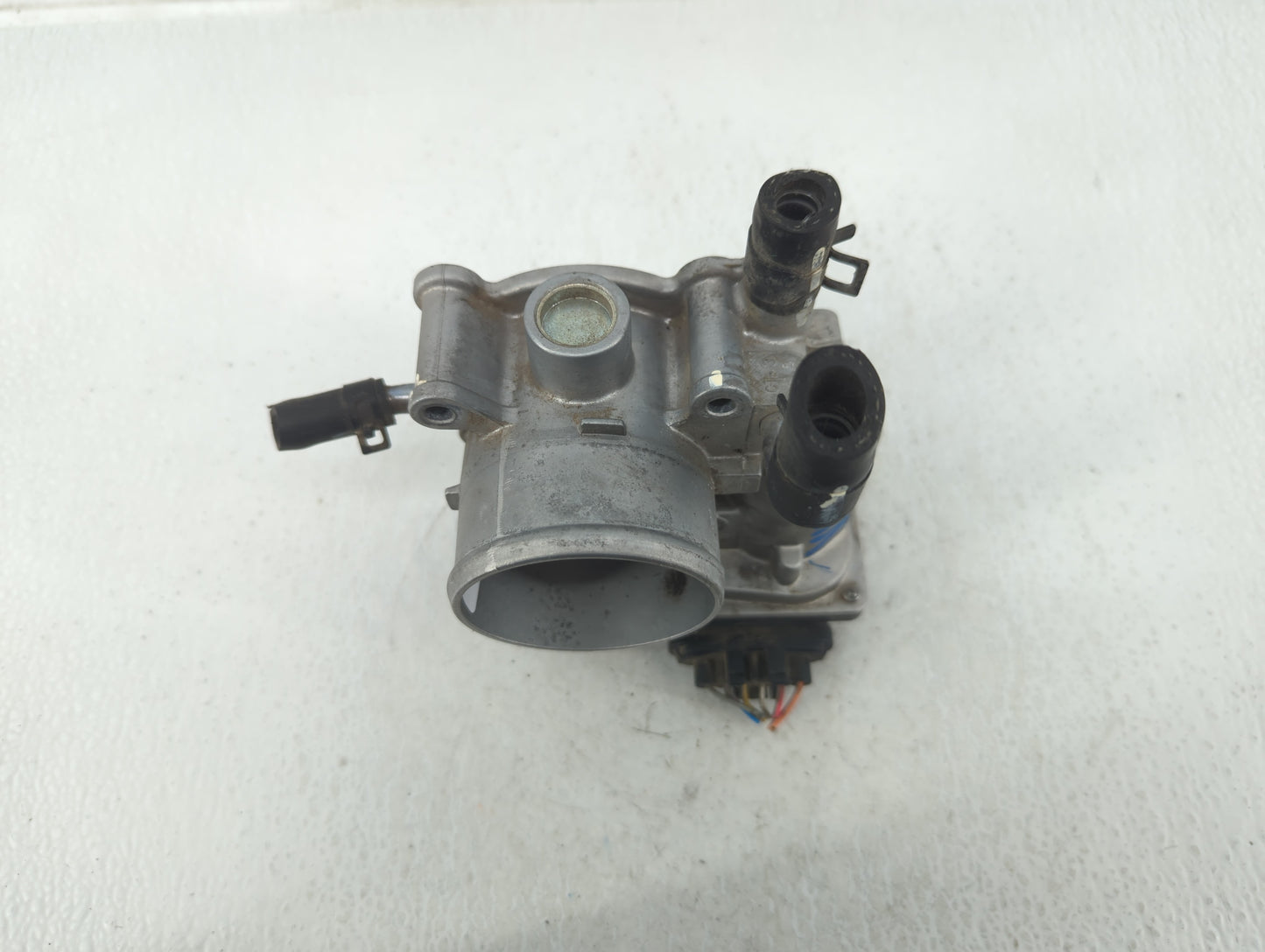 2012-2017 Hyundai Veloster Throttle Body P/N:35100-2B300 Fits Fits 2012 2013 2014 2015 2016 2017 2018 2019 OEM Used Auto Par