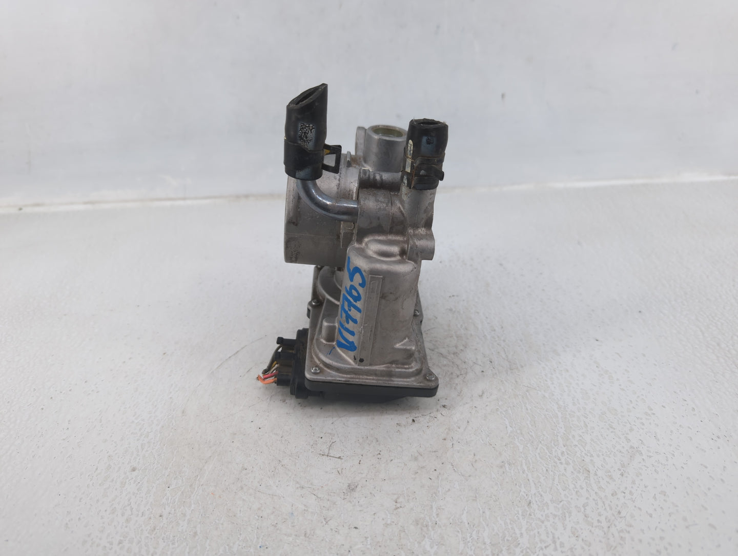 2012-2017 Hyundai Veloster Throttle Body P/N:35100-2B300 Fits Fits 2012 2013 2014 2015 2016 2017 2018 2019 OEM Used Auto Par