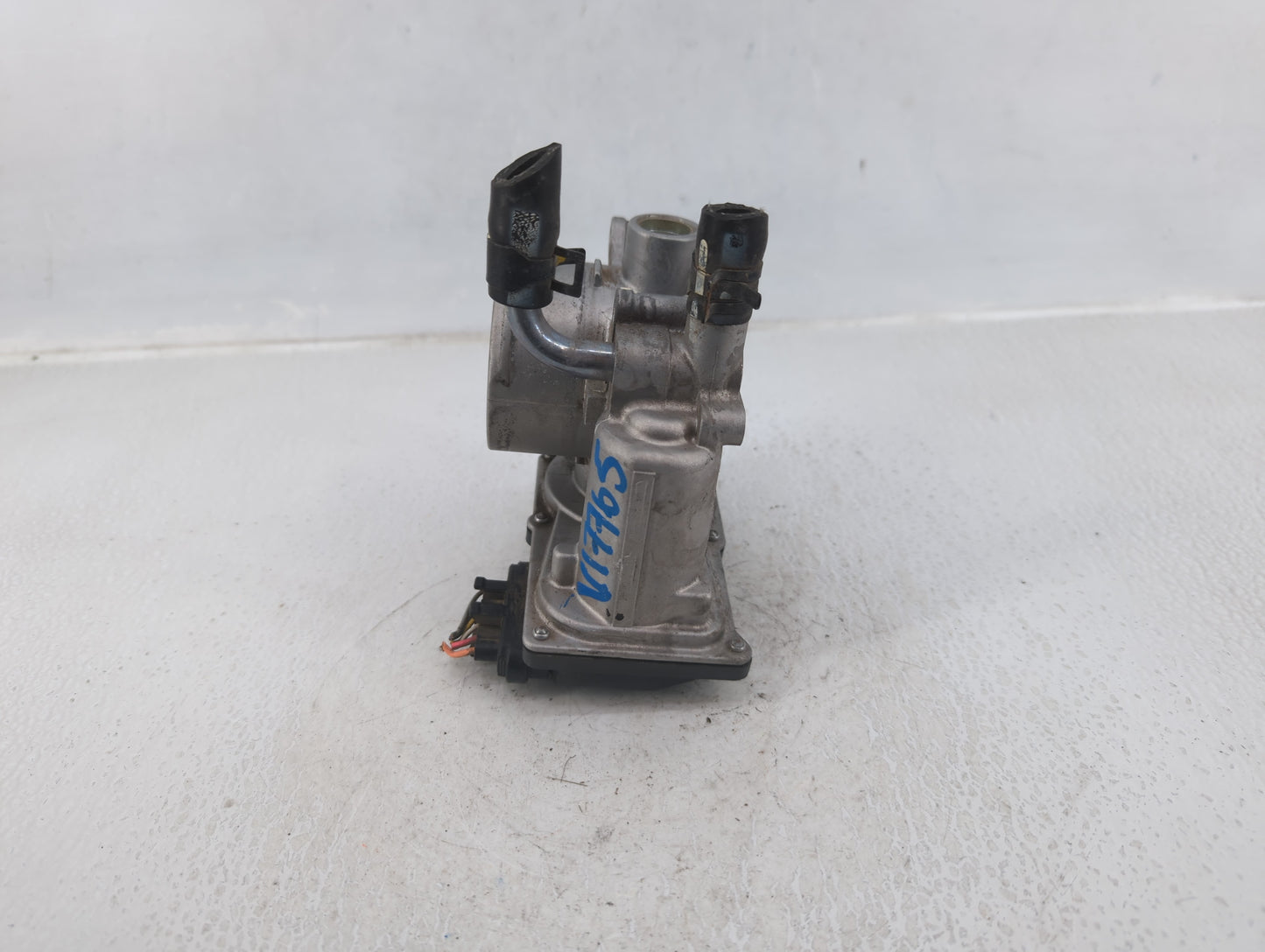 2012-2017 Hyundai Veloster Throttle Body P/N:35100-2B300 Fits Fits 2012 2013 2014 2015 2016 2017 2018 2019 OEM Used Auto Par