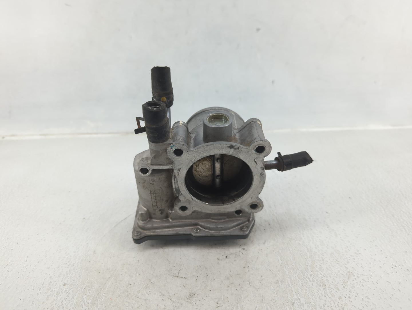 2012-2017 Hyundai Veloster Throttle Body P/N:35100-2B300 Fits Fits 2012 2013 2014 2015 2016 2017 2018 2019 OEM Used Auto Par