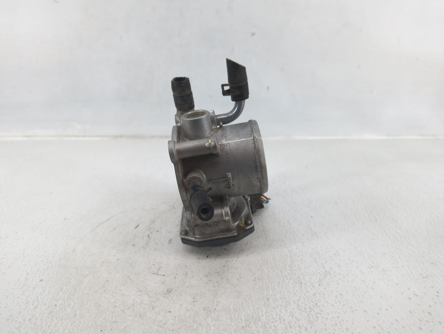 2012-2017 Hyundai Veloster Throttle Body P/N:35100-2B300 Fits Fits 2012 2013 2014 2015 2016 2017 2018 2019 OEM Used Auto Par