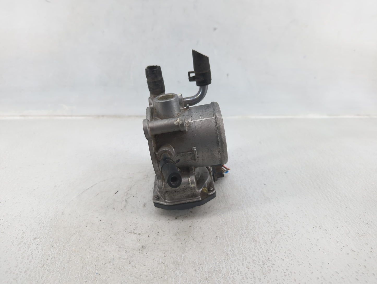 2012-2017 Hyundai Veloster Throttle Body P/N:35100-2B300 Fits Fits 2012 2013 2014 2015 2016 2017 2018 2019 OEM Used Auto Par