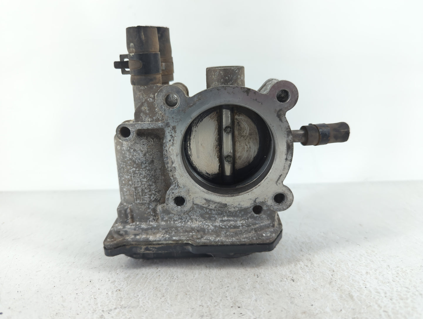 2012-2017 Hyundai Veloster Throttle Body P/N:35100-2B300 Fits Fits 2012 2013 2014 2015 2016 2017 2018 2019 OEM Used Auto Par