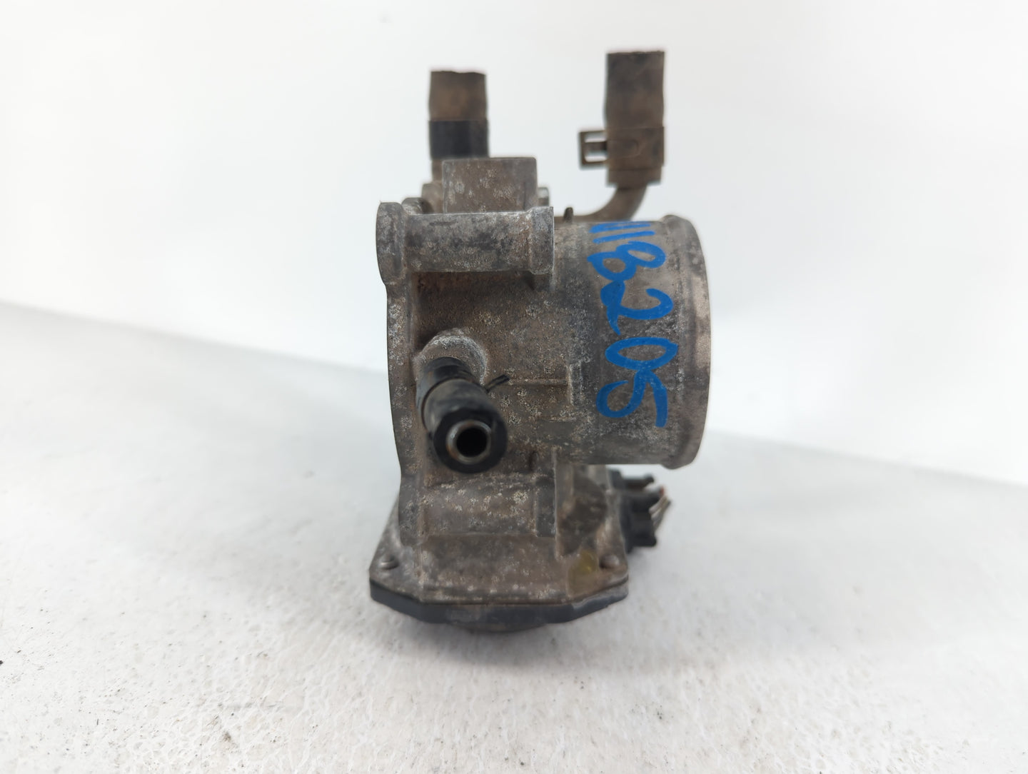 2012-2017 Hyundai Veloster Throttle Body P/N:35100-2B300 Fits Fits 2012 2013 2014 2015 2016 2017 2018 2019 OEM Used Auto Par