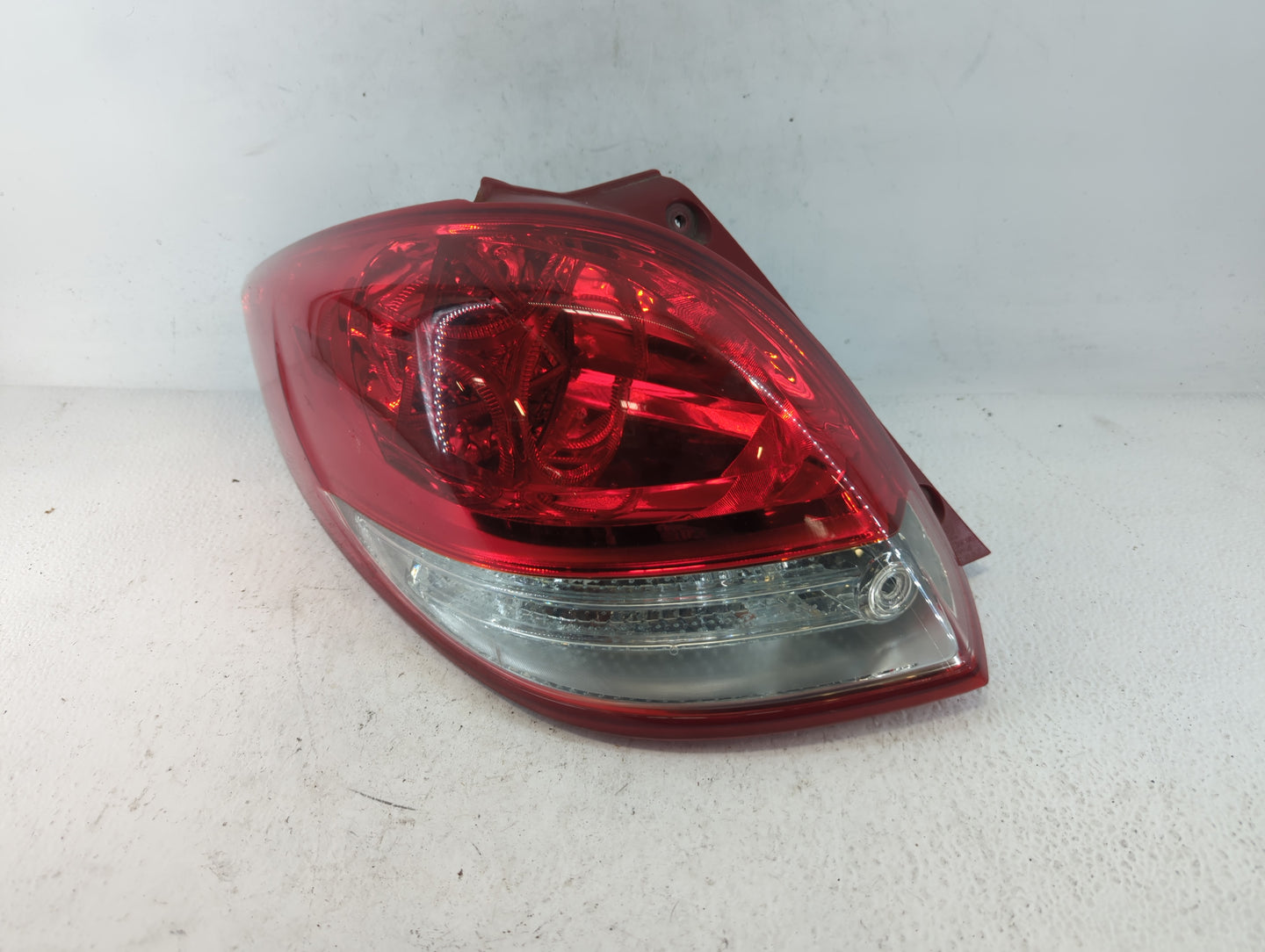 2012-2017 Hyundai Veloster Tail Light Assembly Driver Left OEM P/N:E96377 Fits Fits 2012 2013 2014 2015 2016 2017 OEM Used A