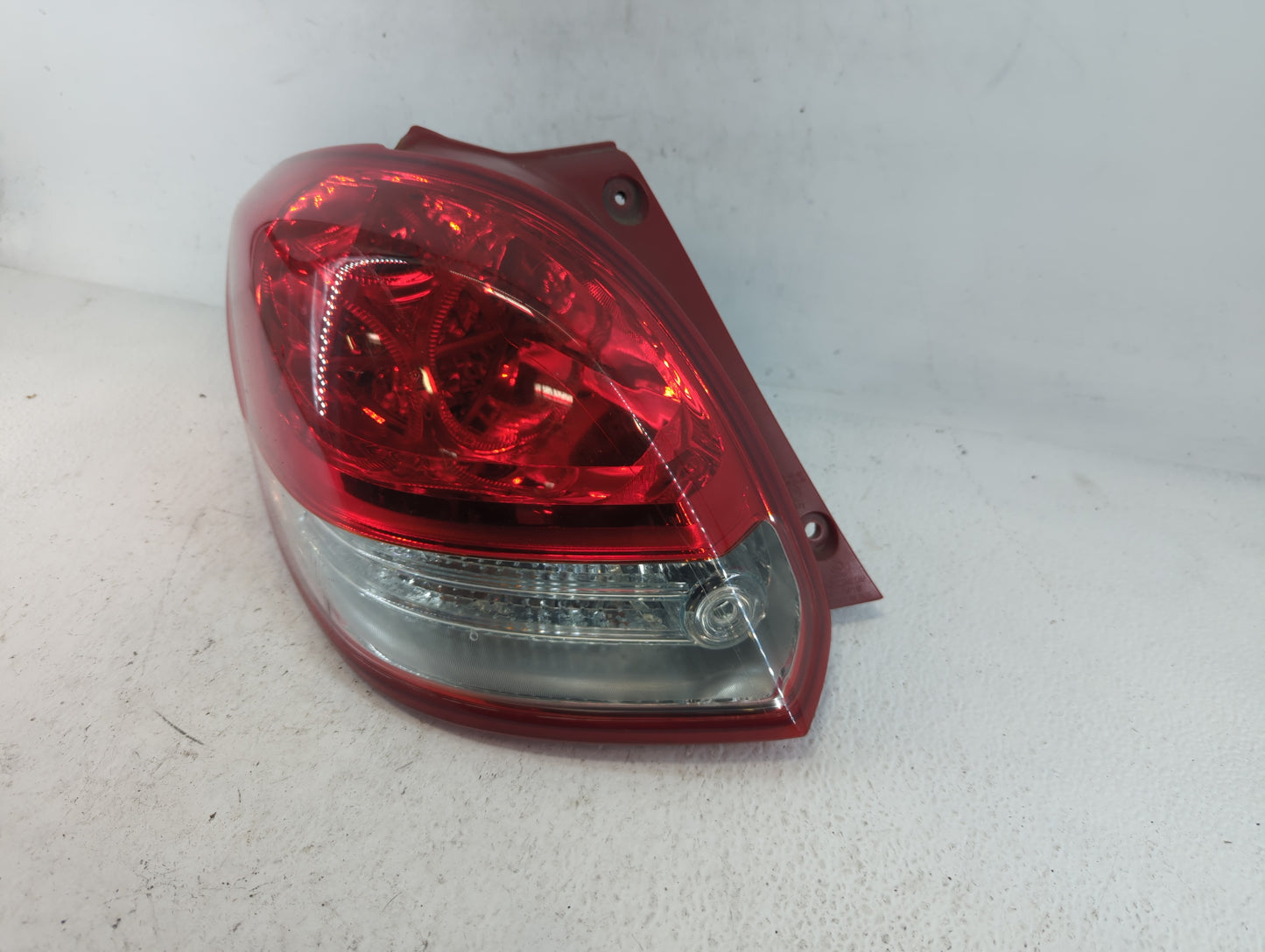 2012-2017 Hyundai Veloster Tail Light Assembly Driver Left OEM P/N:E96377 Fits Fits 2012 2013 2014 2015 2016 2017 OEM Used A