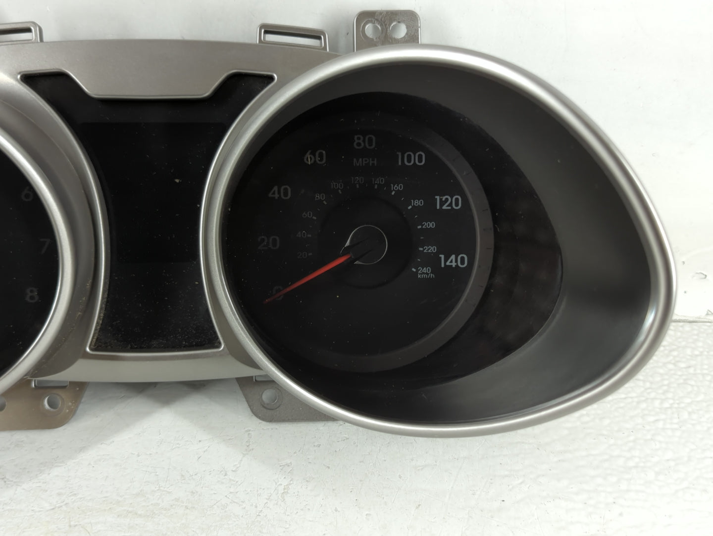 2012-2015 Hyundai Veloster Instrument Cluster Speedometer Gauges P/N:94001-2V330 Fits Fits 2012 2013 2014 2015 OEM Used Auto