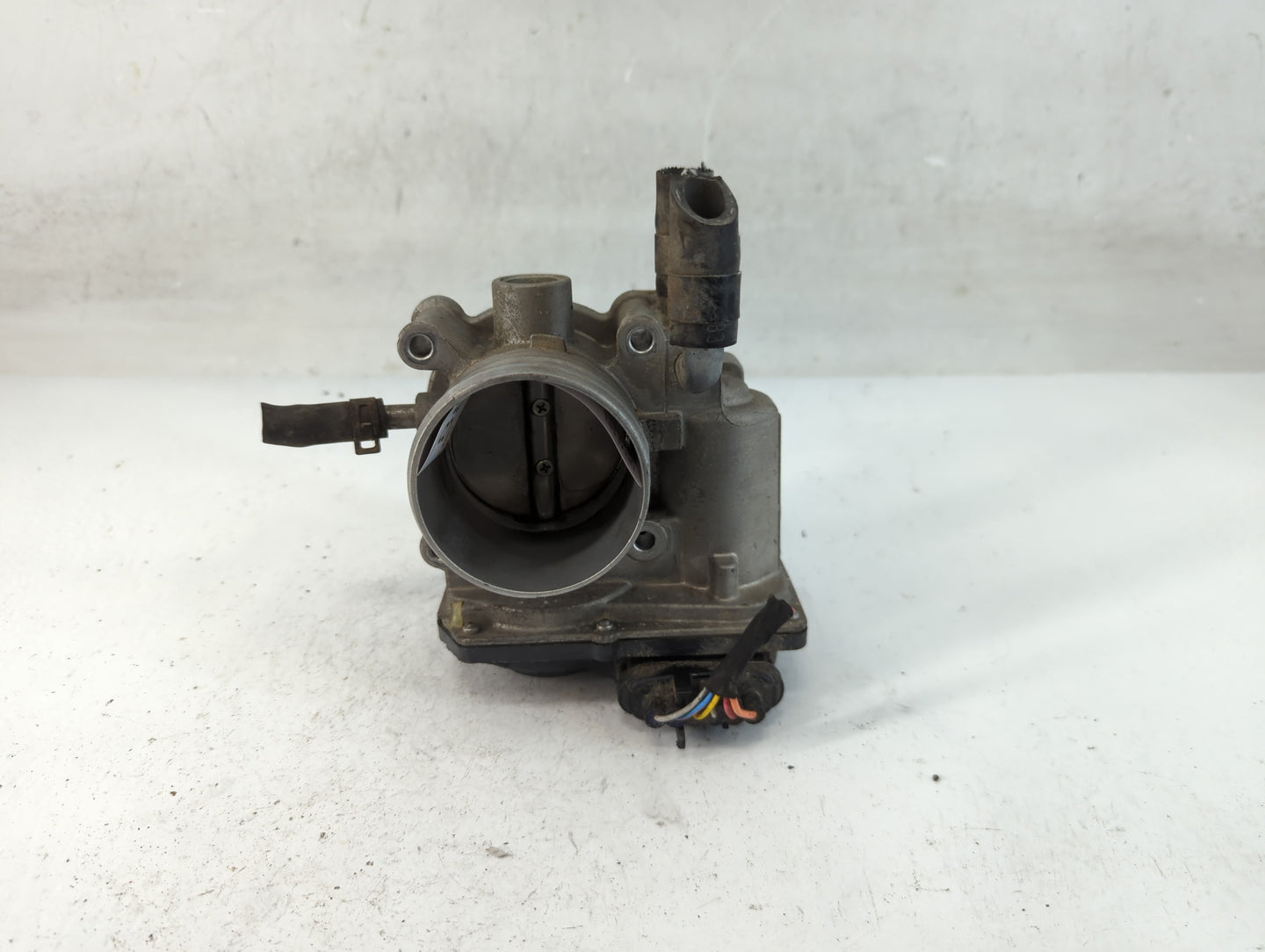 2012-2017 Hyundai Veloster Throttle Body P/N:85100-2B3 1570 10N01 Fits Fits 2012 2013 2014 2015 2016 2017 2018 2019 OEM Used