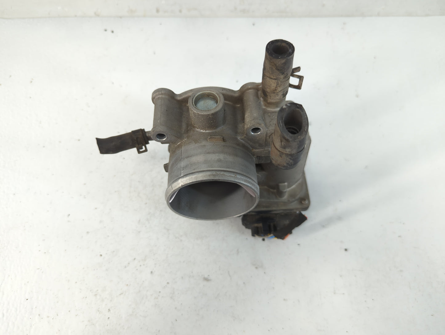 2012-2017 Hyundai Veloster Throttle Body P/N:85100-2B3 1570 10N01 Fits Fits 2012 2013 2014 2015 2016 2017 2018 2019 OEM Used