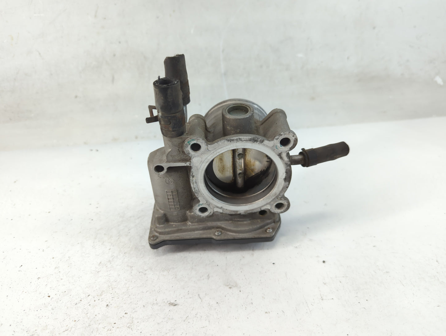 2012-2017 Hyundai Veloster Throttle Body P/N:85100-2B3 1570 10N01 Fits Fits 2012 2013 2014 2015 2016 2017 2018 2019 OEM Used